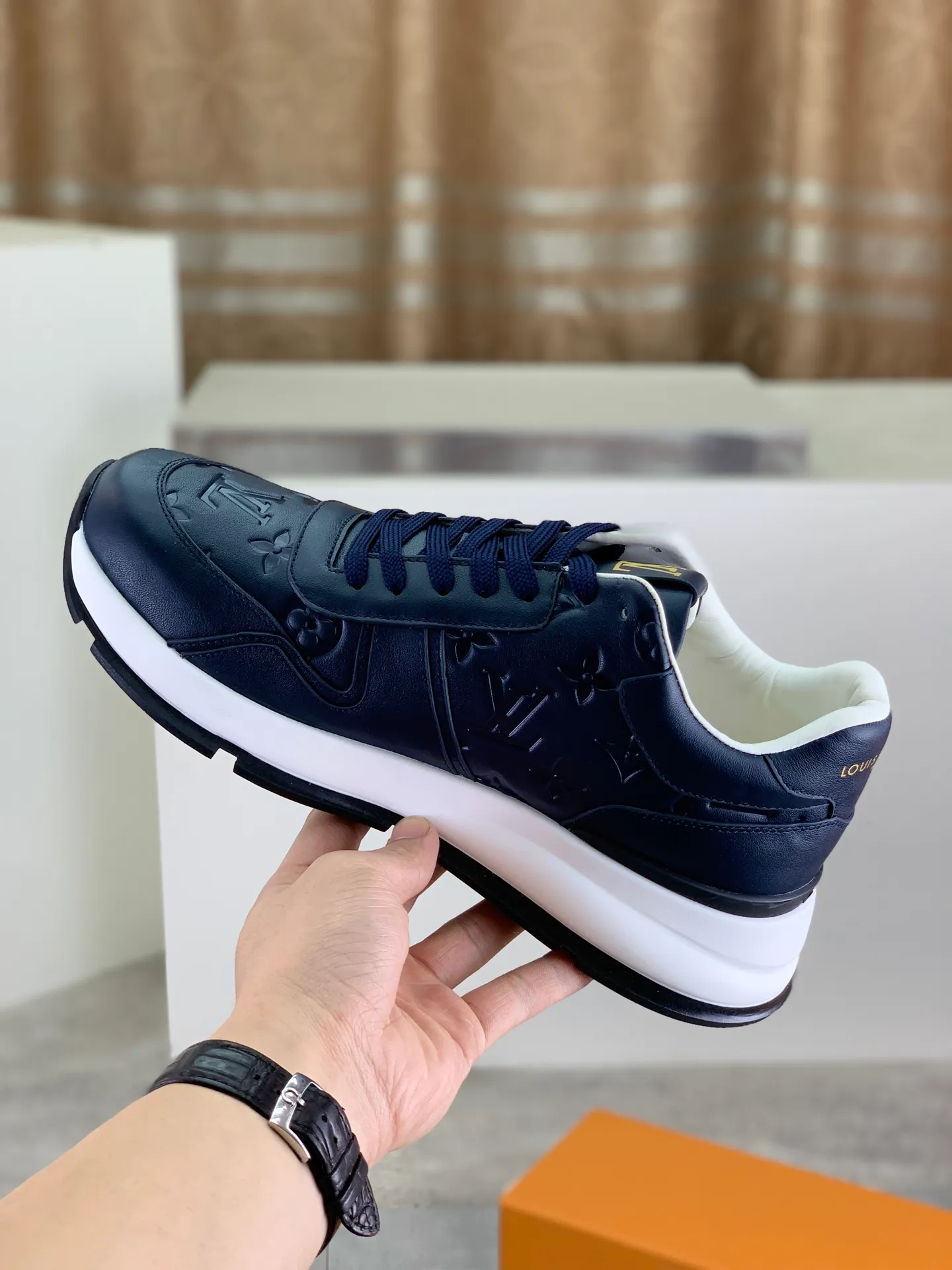 Factory price P820 💶 Top version [LOUIS VUITTON] counter series (original order) new style 🍀LV Louis Vuitton - top version LV classic high-top trendy shoes! Made of imported original craft calfskin, original breathable lining, and original wear-resistant, lightweight, high-end TPU outsole! High quality products! 3️⃣ colors available, size: men’s 39-44 (38 45 customized)